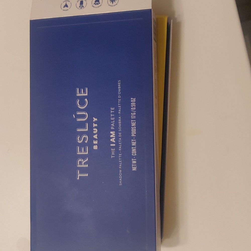 Tresluce Beauty BNIB Vivid 18 Eyeshadow Matte & Shimmer I Am Shadow Palette